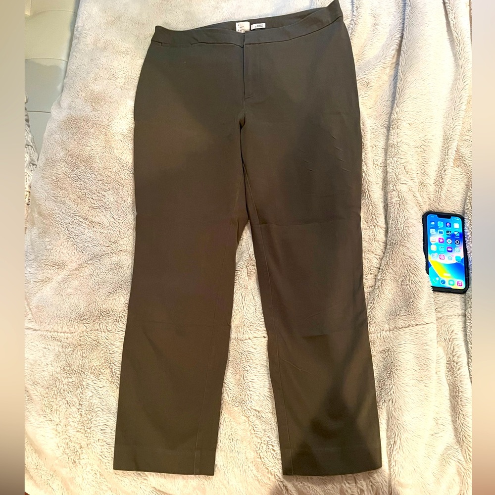 Army green women’s slacks. Size 12. Very comfortable. Ankle high